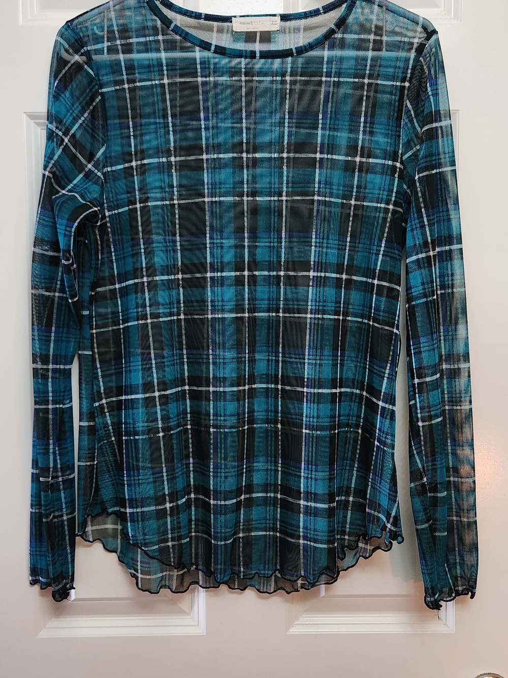 Womens, Plaid Lightweight Sheer Long Sleeved TOP. XL.